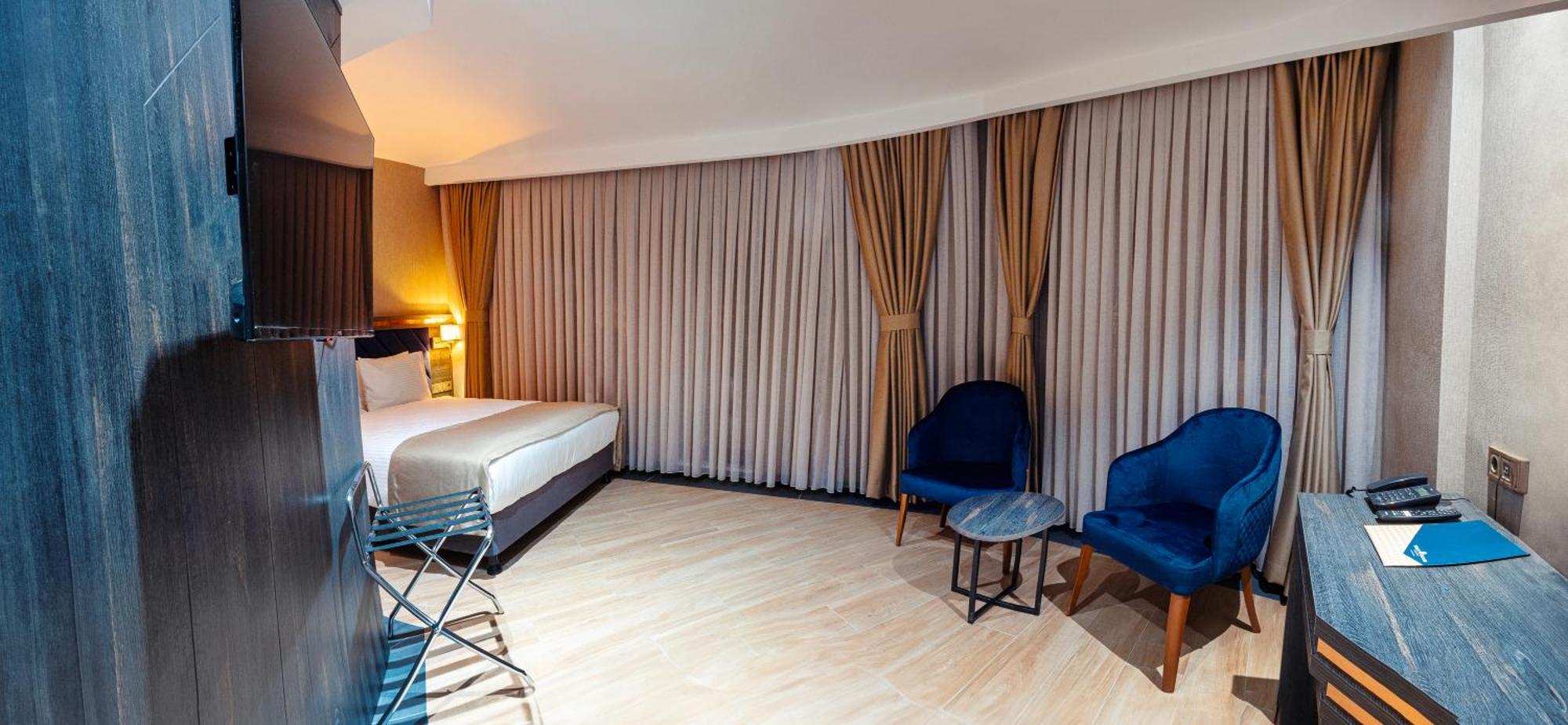 Westdoor Hotel