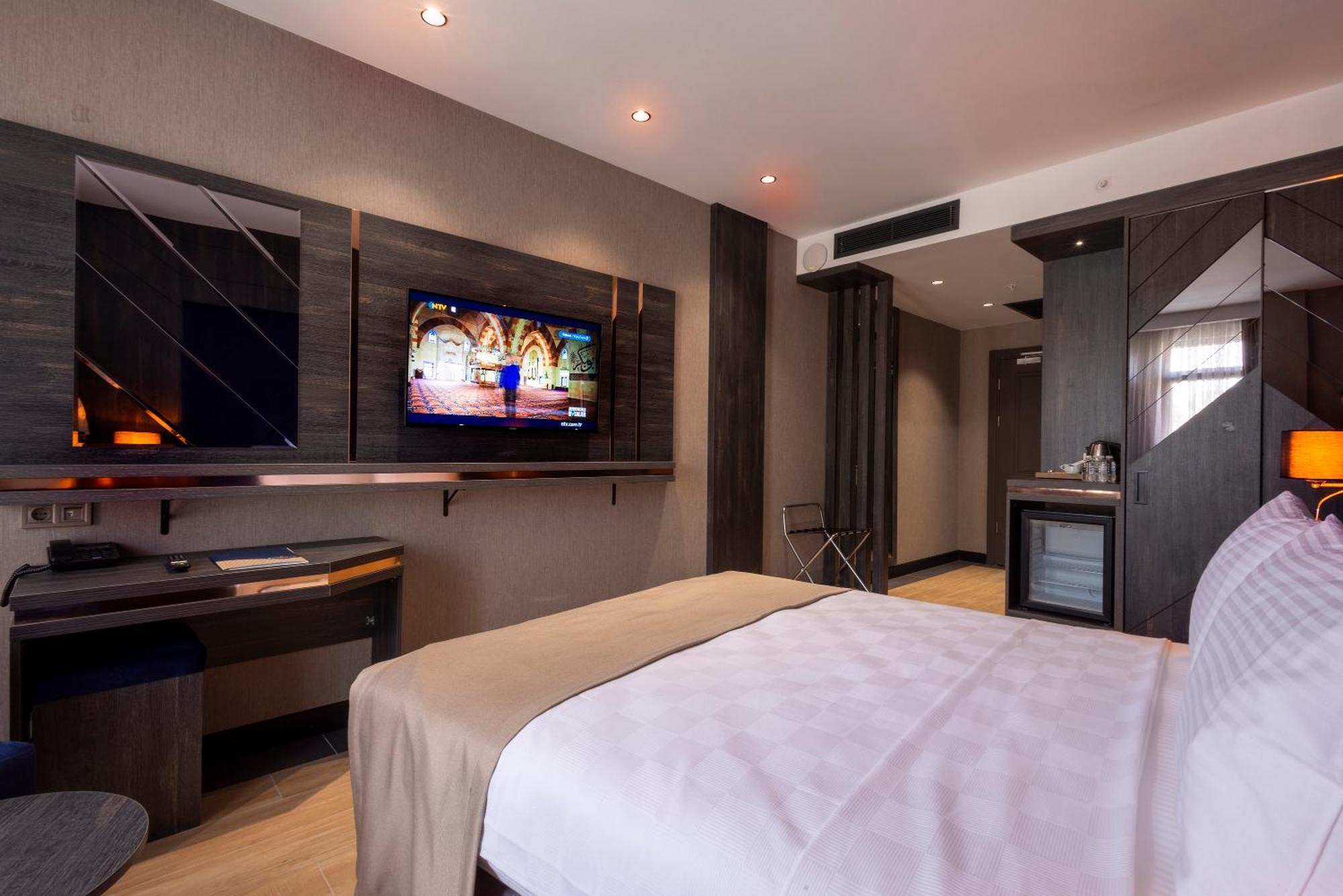 Hotel Westdoor 4*