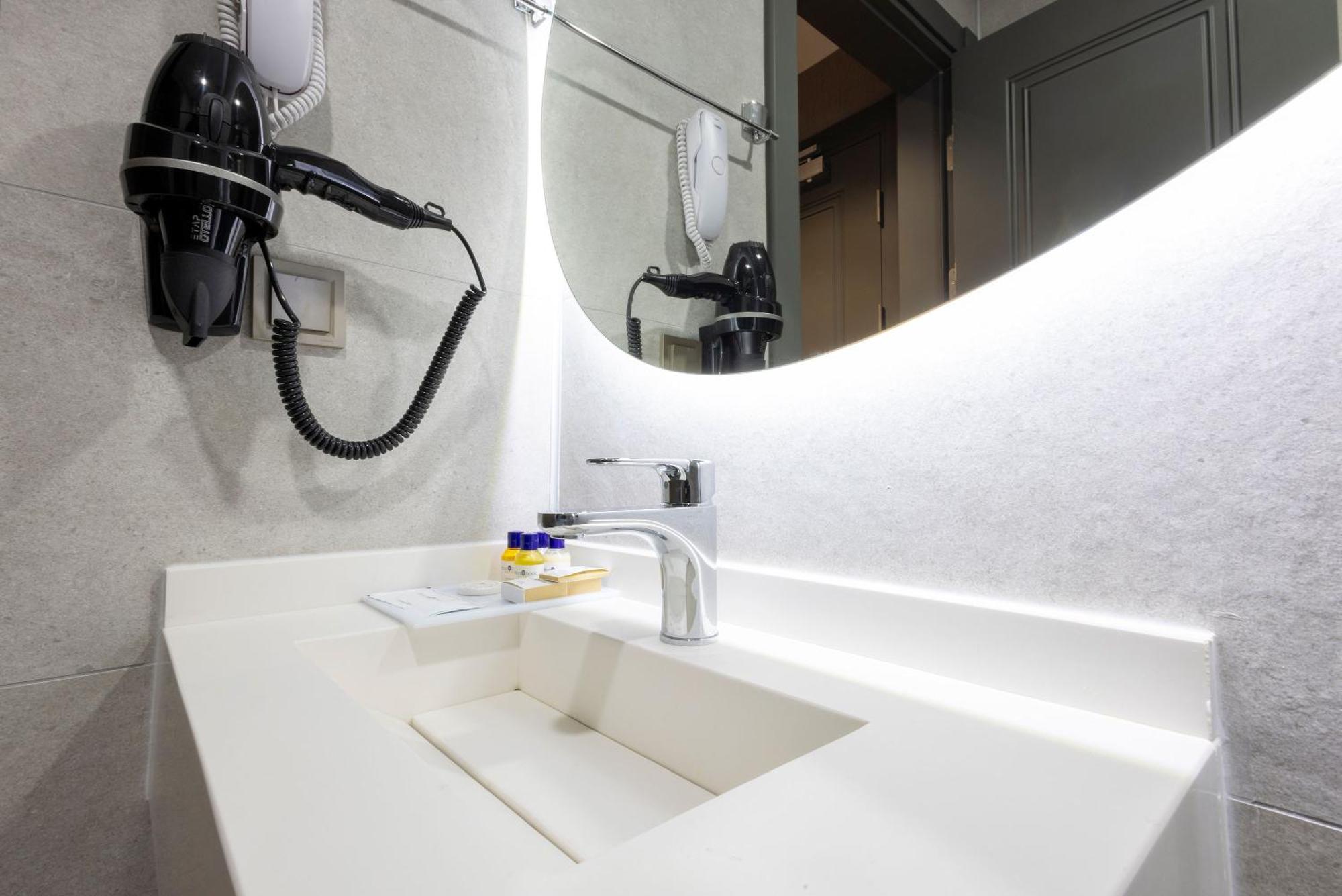 Westdoor Hotel 4*