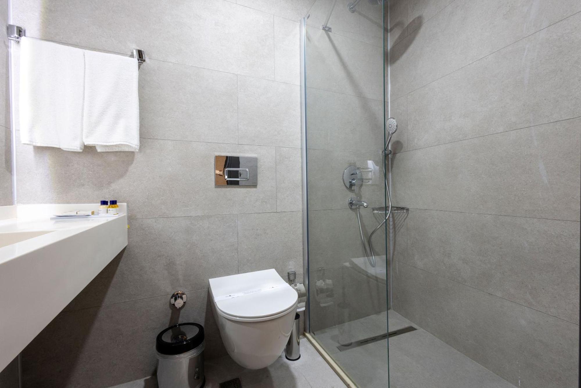 Hotel Westdoor 4*