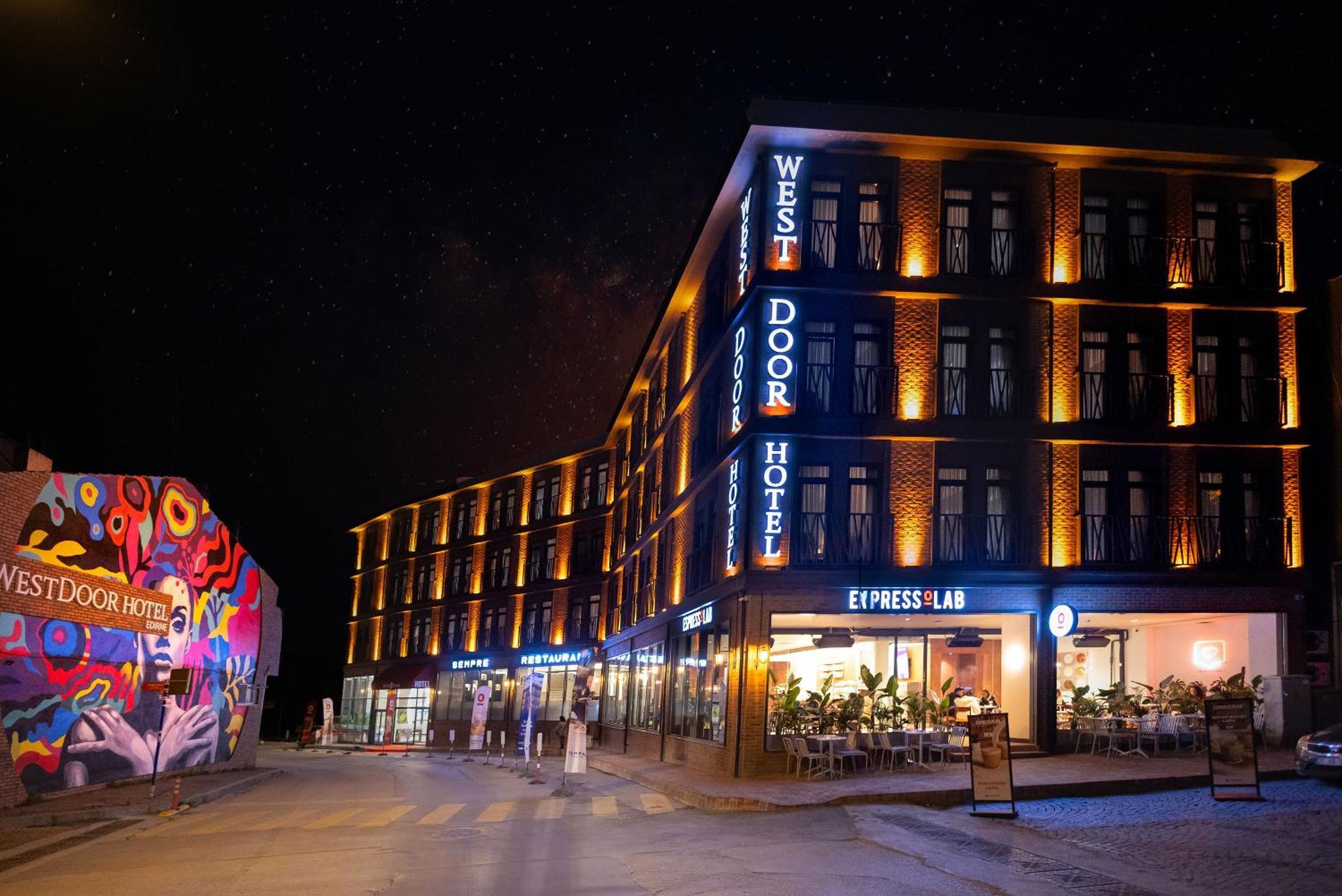 Westdoor Hotel 4*