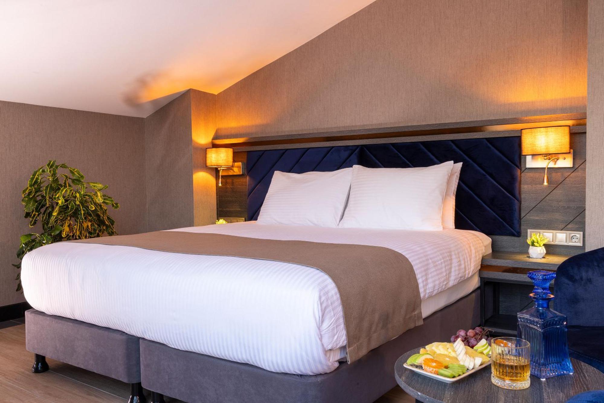 Westdoor Hotel 4*